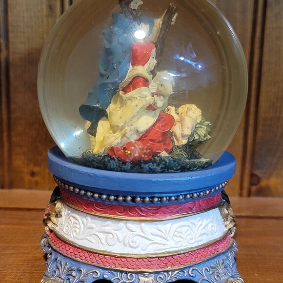 Nativity Scene Musical Snow Globe Plays Oh Holy Night - Picture 3 of 4